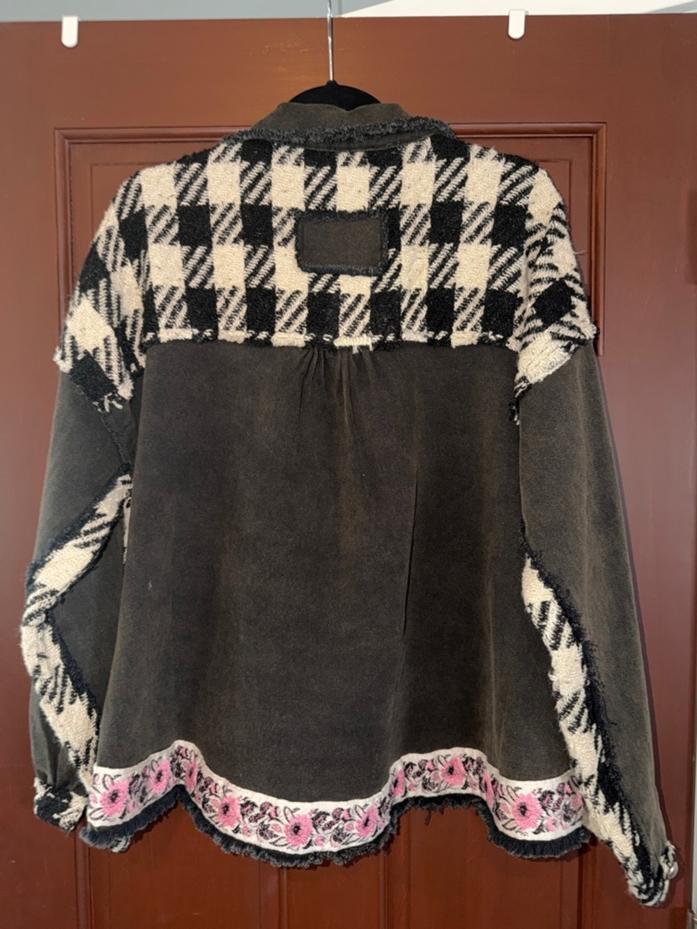 NWOT! POL Black & Cream Plaid Mixed-Media Utility Jacket with Pink Floral Trim. - Picture 5 of 6